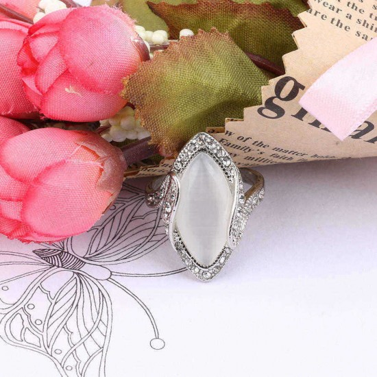 Bohemian White Resin Finger Ring Vintage Rhinestone Oval Opal Geometric Rings Jewelry for Women