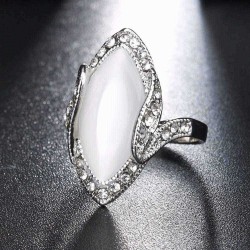 Bohemian White Resin Finger Ring Vintage Rhinestone Oval Opal Geometric Rings Jewelry for Women