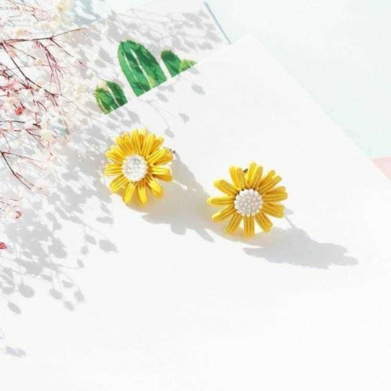 Cute Earring Sweet Daisy Flower Stud Earrings Fashion Yellow White Earrings for Women