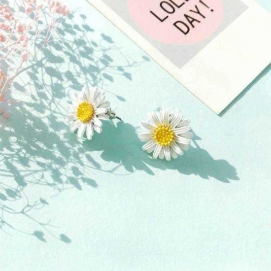 Cute Earring Sweet Daisy Flower Stud Earrings Fashion Yellow White Earrings for Women