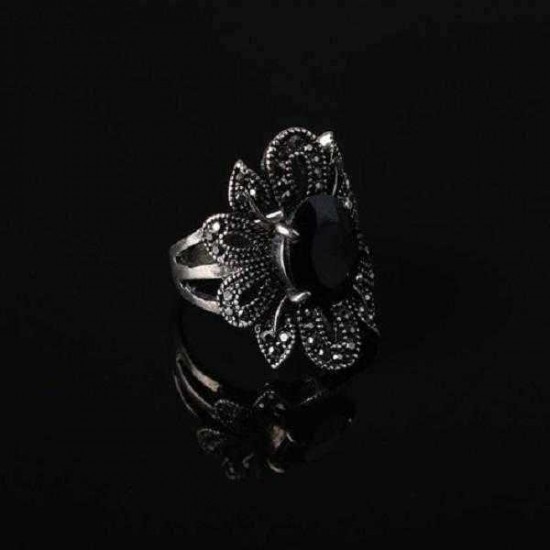 Elegant Finger Ring Black Crystal Antique Silver Hollow Flower leaves Rings Punk Jewelry for Women