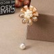 Elegant Flower Scarf Suit Brooch Vintage Artificial Pearl Rhinestone Pin Women Clothing Accessories