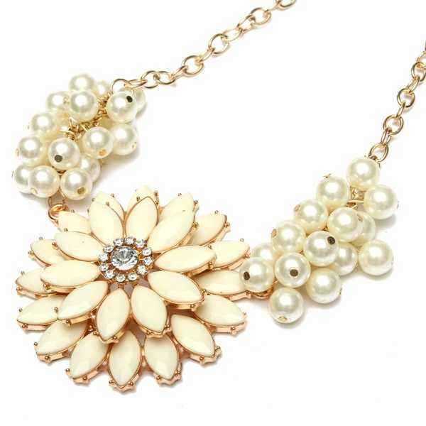 European-Style-Bauhinia-Pearl-Chain-Flower-Statement-Necklace-1010038