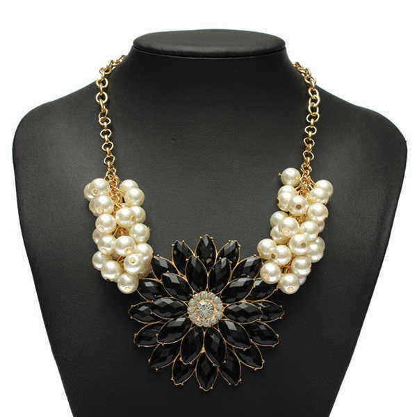 European-Style-Bauhinia-Pearl-Chain-Flower-Statement-Necklace-1010038