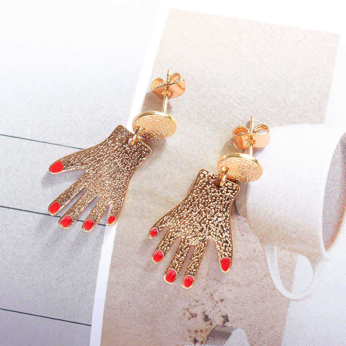 Fashion-Simple-Palm-Shape-Alloy-Earring-Personality-Hand-shaped-Ear-Stud-1297069