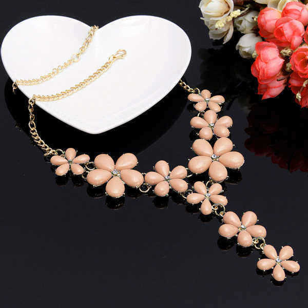 Gold-Plated-Chain-Resin-Flower-Statement-Choker-Necklace-For-Women-993494