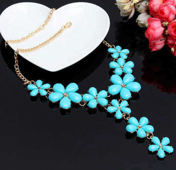 Gold-Plated-Chain-Resin-Flower-Statement-Choker-Necklace-For-Women-993494