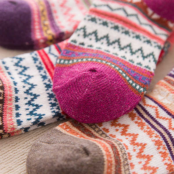 Women-Autumn-Thicken-Warm-Folk-Custom-Wool-Socks-Casual-Flowers-Art-Middle-Tube-Socks-1200913