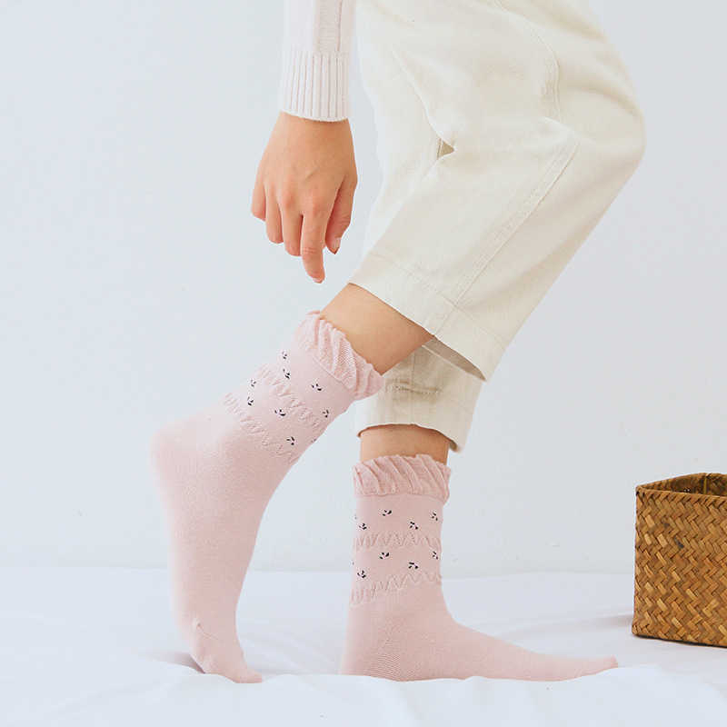 Women-Combed-Cotton-Athletic-Socks-Indoor-Floral-Breathable-Deodorization-Floor-Tube-Sock-1369053