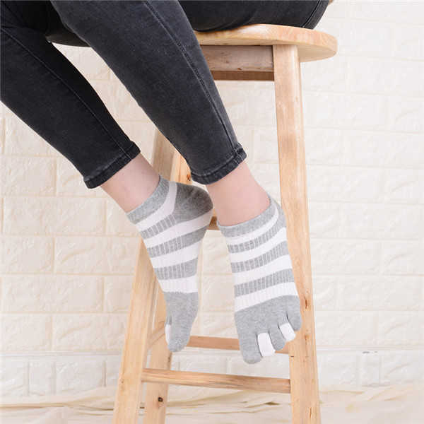 Women-Cotton-Color-Five-Toe-Socks-Wide-Stripes-Comfortable-Toe-Socks-1274319