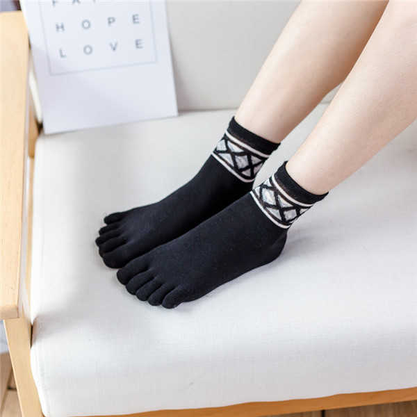 Women-Spring-Cotton-Breathable-Middle-Tube-Socks-Deodorant-Sweat-Five-Toe-Socks-1275920