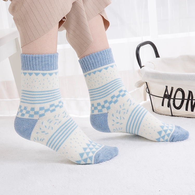 Womens-Winter-Cotton-Deodorization-Cartoon-Stripes-Socks-Skid-Resistance--Breathable-Thick-Sock-1244809