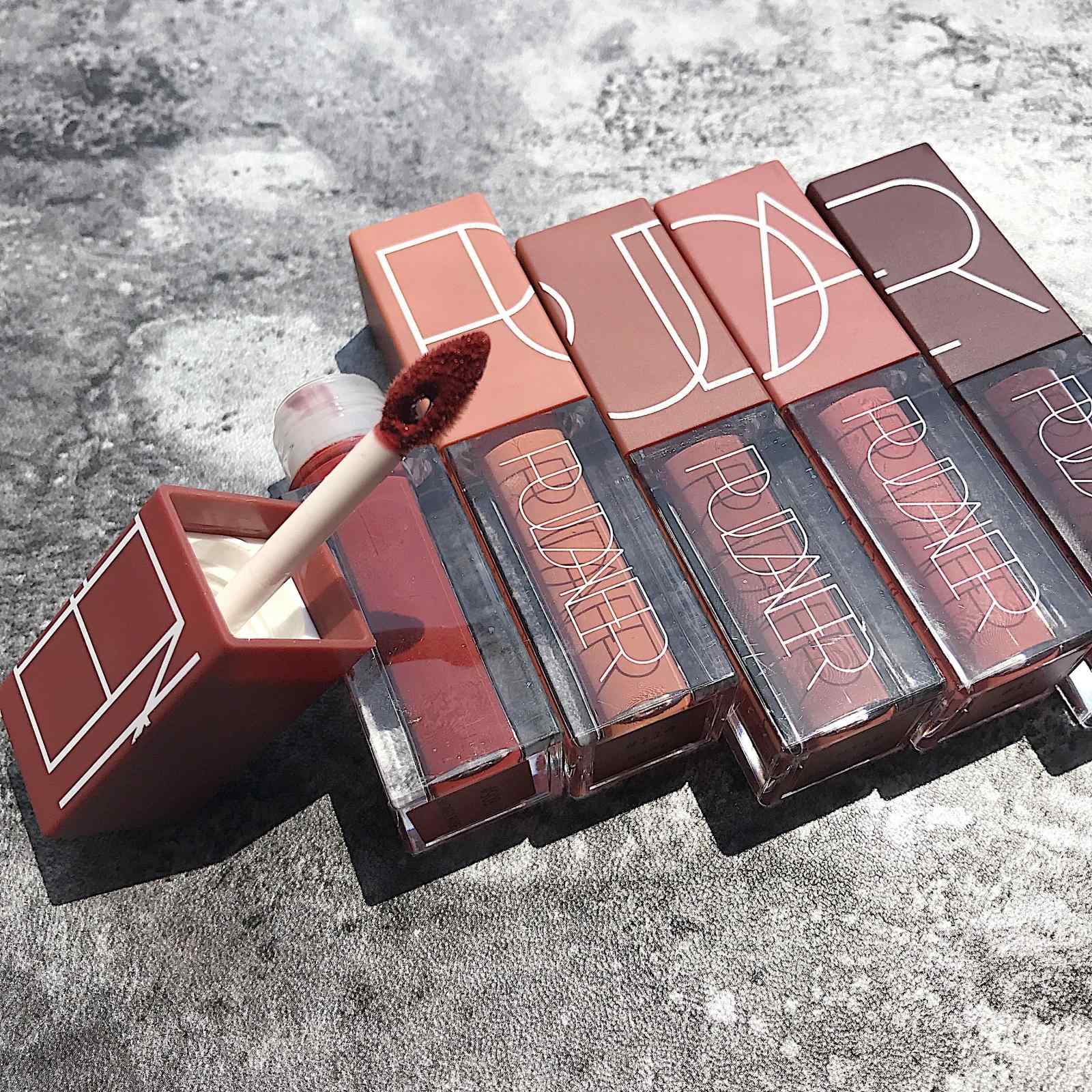 PUDAIER-Matte-Velvet-Lip-Gloss-Liquid-Long-Lasting-Kiss-Proof-Waterproof-Makeup-Cosmetics-1150162