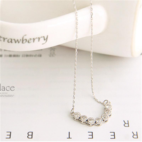 Sweet Pendant Necklace Round Rhinestone U Shaped Pendant Chain Necklace Fashion Jewelry for Women