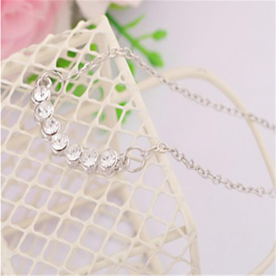 Sweet Pendant Necklace Round Rhinestone U Shaped Pendant Chain Necklace Fashion Jewelry for Women