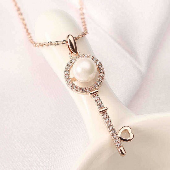 Sweet Rose Gold Plated Artificial Pearl Inlay Heart Key Pendant Shiny Zircon Necklace For Women