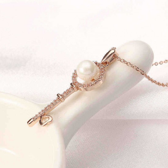 Sweet Rose Gold Plated Artificial Pearl Inlay Heart Key Pendant Shiny Zircon Necklace For Women