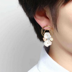 Trendy Irregular White Shell Earring Geometric 18K Gold Earrings for Women Gift