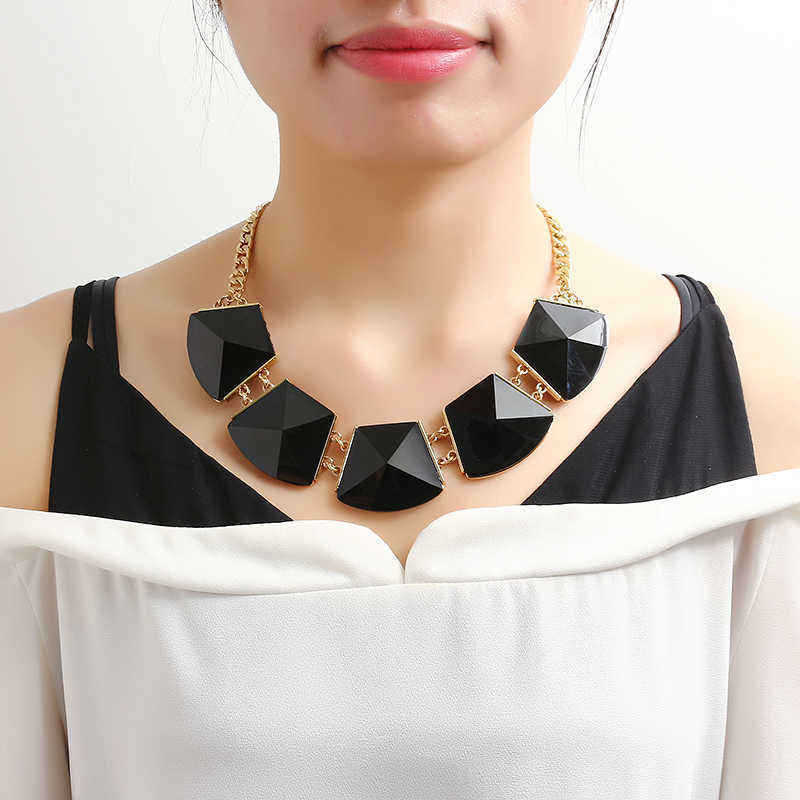 Punk-Exaggerate-Short-Necklace-Geometric-Resin-Pandent-Choker-Clothing-Accessories-for-Women-1178669