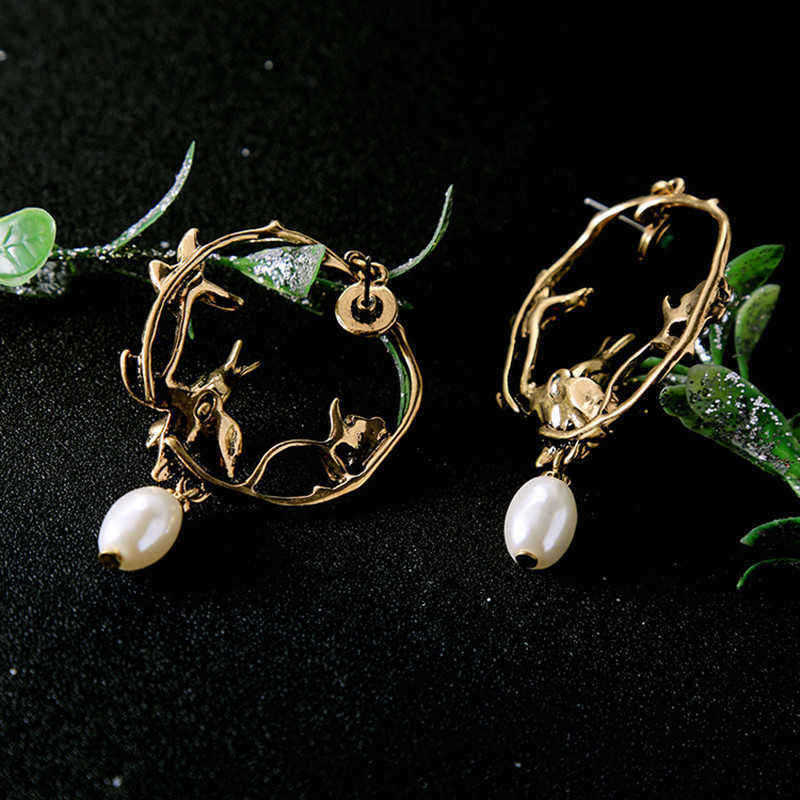 Trendy-Vivid-Pearl-Earrings-with-Bird-on-The-Tree-Irregular-Hoop-Gold-Earring-for-Women-1260011